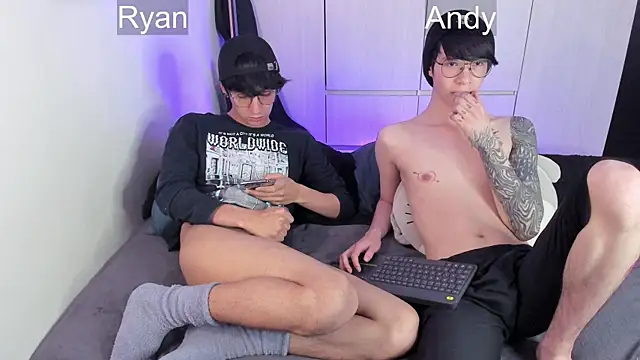 Snapshot of Aventure_Twinks chatting on December 27, 2024, 7:18 am Aventure Twinks online show from December 27, 2024, 7:18 am