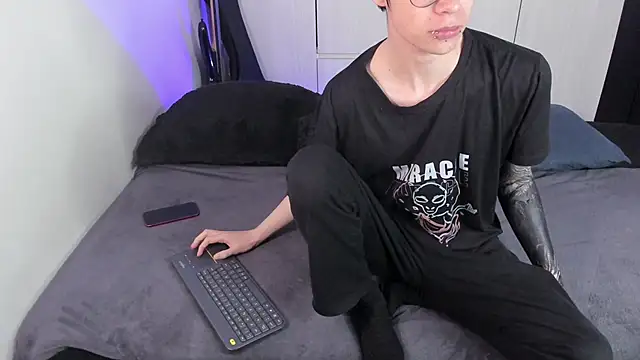 Snapshot of Aventure_Twinks chatting on January 21, 2025, 1:43 pm Aventure Twinks online show from January 21, 2025, 1:43 pm