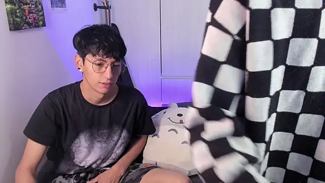 Snapshot of Aventure_Twinks chatting on January 11, 2025, 4:16 am Aventure Twinks online show from January 11, 2025, 4:16 am