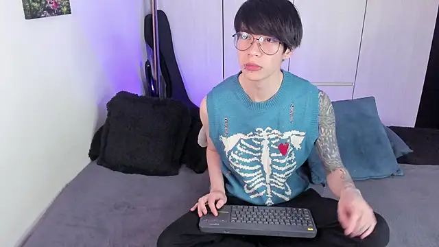 Snapshot of Aventure_Twinks chatting on January 8, 2025, 7:34 am Aventure Twinks online show from January 8, 2025, 7:34 am