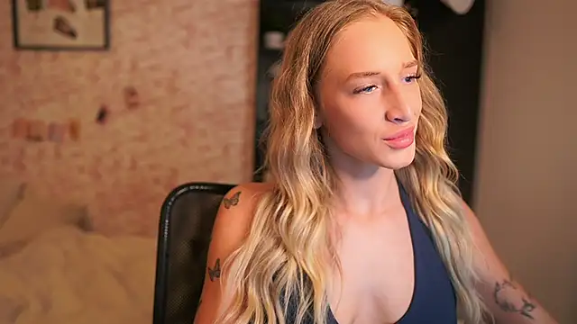 Snapshot of Nicolette__Shea_ chatting on November 14, 2025, 8:51 am Nicolette Shea online show from November 14, 2025, 8:51 am