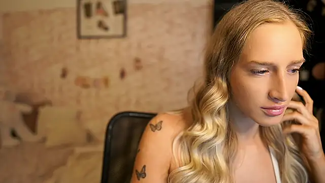 Snapshot of Nicolette__Shea_ chatting on October 28, 2025, 8:35 am Nicolette Shea online show from October 28, 2025, 8:35 am