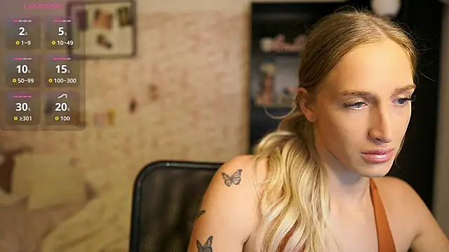 Snapshot of Nicolette__Shea_ chatting on October 9, 2025, 7:31 am Nicolette Shea online show from October 9, 2025, 7:31 am