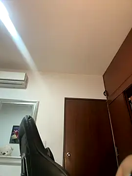 Snapshot of ZarahEvans chatting on October 30, 2025, 7:55 pm ZarahEvans online show from October 30, 2025, 7:55 pm