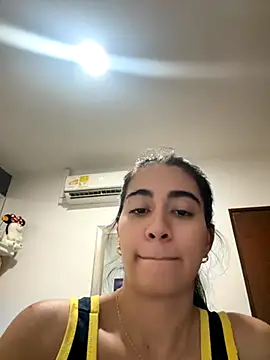 Snapshot of ZarahEvans chatting on October 31, 2025, 8:49 pm ZarahEvans online show from October 31, 2025, 8:49 pm