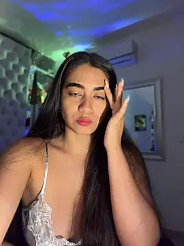 Snapshot of ZarahEvans chatting on May 4, 2026, 7:39 pm ZarahEvans online show from May 4, 2026, 7:39 pm