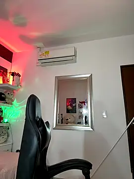 Snapshot of ZarahEvans chatting on November 25, 2025, 8:31 pm ZarahEvans online show from November 25, 2025, 8:31 pm