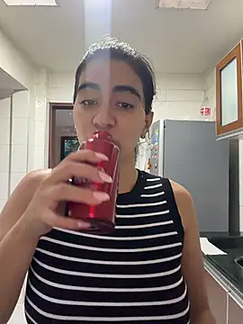 Snapshot of ZarahEvans chatting on March 28, 2026, 9:49 pm ZarahEvans online show from March 28, 2026, 9:49 pm