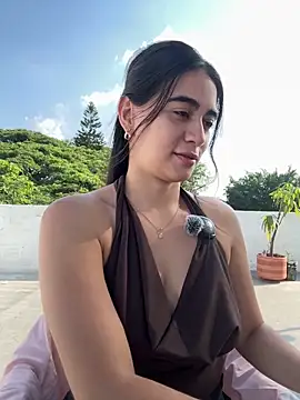 Snapshot of ZarahEvans chatting on November 7, 2025, 8:24 pm ZarahEvans online show from November 7, 2025, 8:24 pm