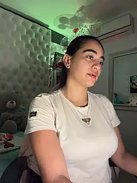 Snapshot of ZarahEvans chatting on March 27, 2026, 9:05 pm ZarahEvans online show from March 27, 2026, 9:05 pm