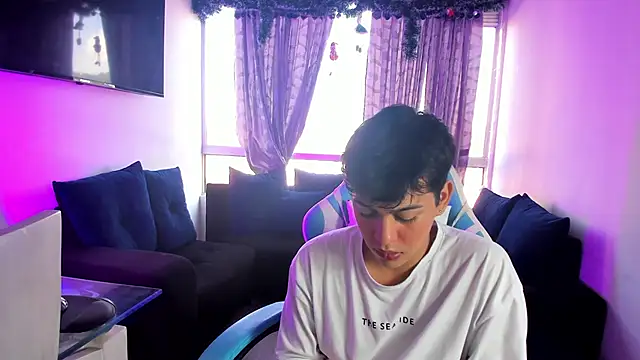 Snapshot of Franco_Rizzo_ chatting on January 15, 2025, 4:11 pm Franco Rizzo online show from January 15, 2025, 4:11 pm