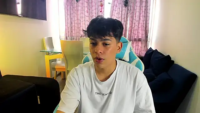 Snapshot of Franco_Rizzo_ chatting on February 6, 2025, 7:29 pm Franco Rizzo online show from February 6, 2025, 7:29 pm