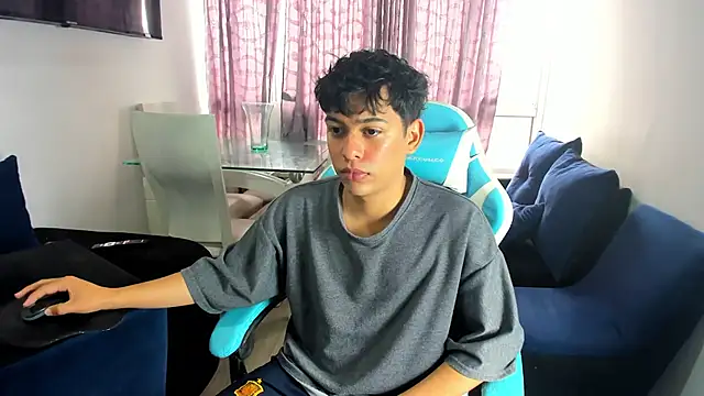 Snapshot of Franco_Rizzo_ chatting on February 24, 2025, 8:47 pm Franco Rizzo online show from February 24, 2025, 8:47 pm