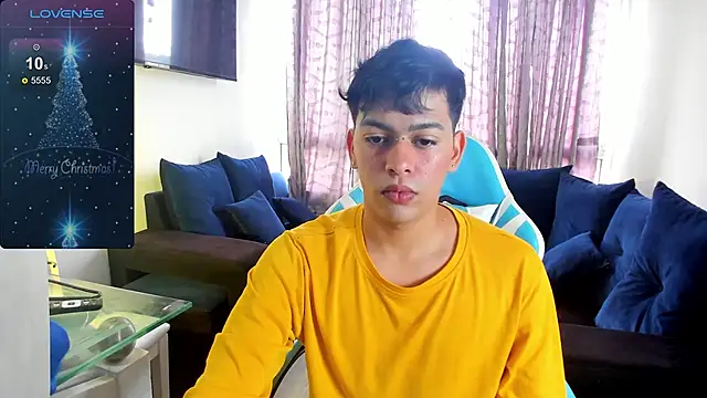 Snapshot of Franco_Rizzo_ chatting on December 13, 2024, 7:32 pm Franco Rizzo online show from December 13, 2024, 7:32 pm