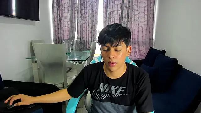 Snapshot of Franco_Rizzo_ chatting on February 21, 2025, 10:37 pm Franco Rizzo online show from February 21, 2025, 10:37 pm