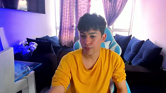 Snapshot of Franco_Rizzo_ chatting on January 2, 2025, 7:40 pm Franco Rizzo online show from January 2, 2025, 7:40 pm