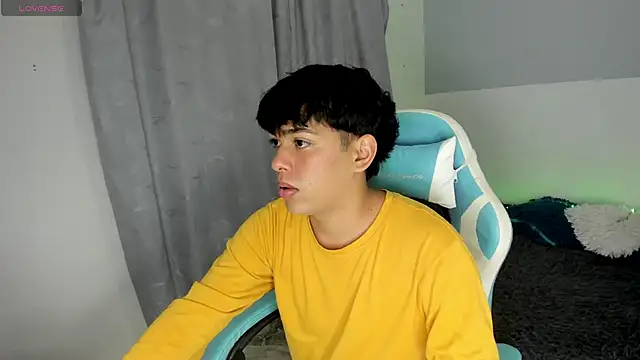 Snapshot of Franco_Rizzo_ chatting on March 22, 2025, 5:20 pm Franco Rizzo online show from March 22, 2025, 5:20 pm