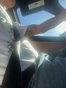 RoodoggXL online show from February 4, 2026, 10:38 pm