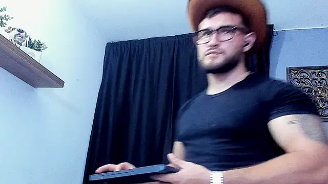 Snapshot of AndrewDiaz chatting on April 26, 2026, 12:41 am AndrewDiaz online show from April 26, 2026, 12:41 am