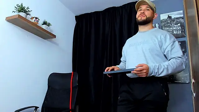 Snapshot of AndrewDiaz chatting on November 19, 2025, 3:39 am AndrewDiaz online show from November 19, 2025, 3:39 am