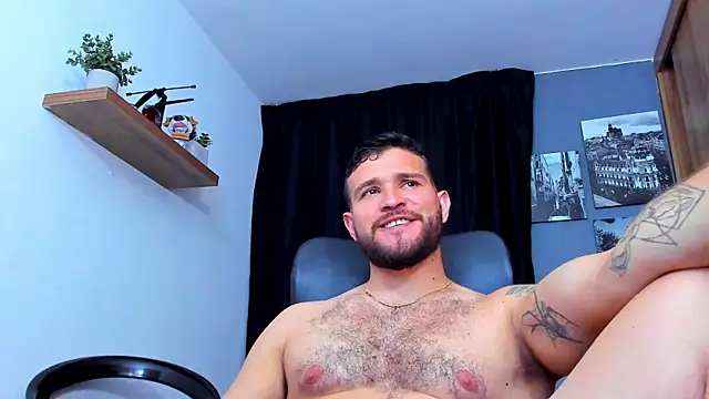 Snapshot of AndrewDiaz chatting on December 15, 2025, 4:29 am AndrewDiaz online show from December 15, 2025, 4:29 am