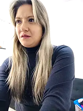 valeriahunter1 online show from February 6, 2026, 11:34 pm