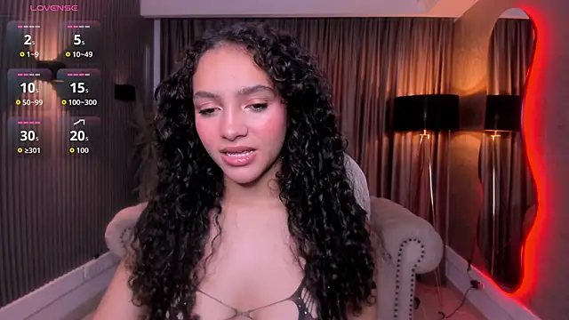 Snapshot of anahi_curlie1 chatting on June 10, 2026, 11:33 am anahi curlie1 online show from June 10, 2026, 11:33 am