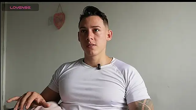 Snapshot of Muscle_King_Cum chatting on June 18, 2026, 1:27 pm Muscle King Cum online show from June 18, 2026, 1:27 pm