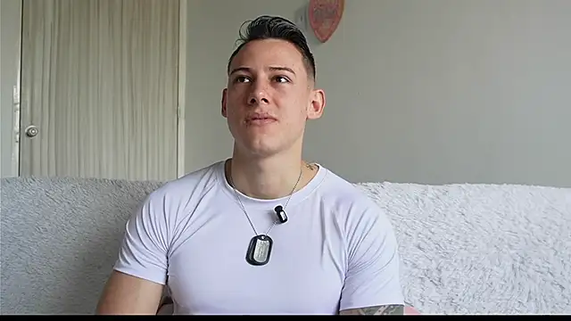 Snapshot of Muscle_King_Cum chatting on May 9, 2026, 2:42 pm Muscle King Cum online show from May 9, 2026, 2:42 pm