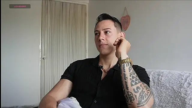 Snapshot of Muscle_King_Cum chatting on June 2, 2026, 1:22 pm Muscle King Cum online show from June 2, 2026, 1:22 pm
