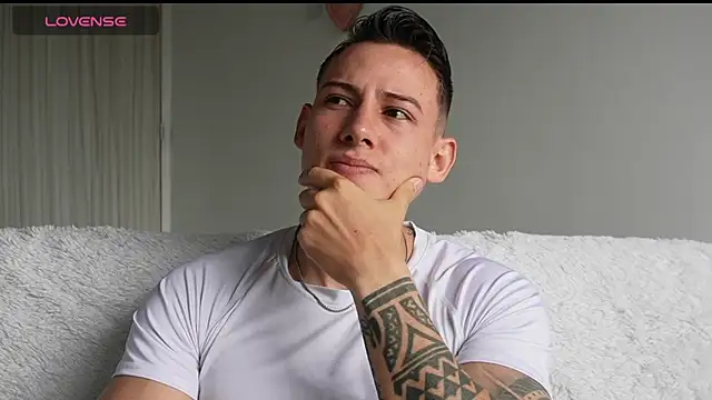 Snapshot of Muscle_King_Cum chatting on May 29, 2026, 2:01 pm Muscle King Cum online show from May 29, 2026, 2:01 pm