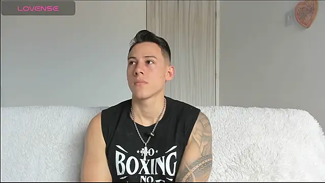 Snapshot of Muscle_King_Cum chatting on July 10, 2026, 1:44 pm Muscle King Cum online show from July 10, 2026, 1:44 pm