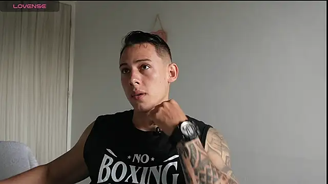 Snapshot of Muscle_King_Cum chatting on July 2, 2026, 1:39 pm Muscle King Cum online show from July 2, 2026, 1:39 pm