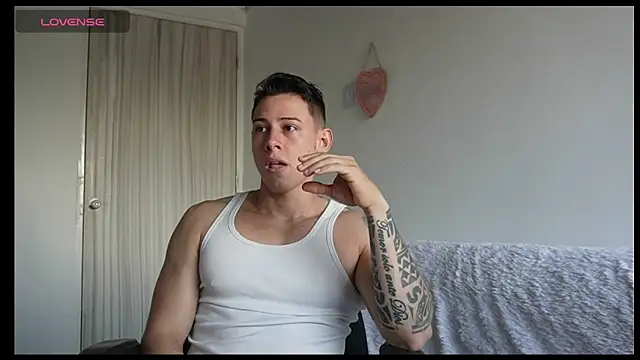 Snapshot of Muscle_King_Cum chatting on June 1, 2026, 1:55 pm Muscle King Cum online show from June 1, 2026, 1:55 pm