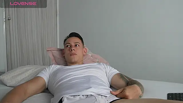 Snapshot of Muscle_King_Cum chatting on July 18, 2026, 2:14 pm Muscle King Cum online show from July 18, 2026, 2:14 pm