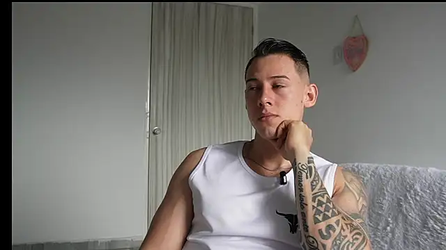 Snapshot of Muscle_King_Cum chatting on May 13, 2026, 1:18 pm Muscle King Cum online show from May 13, 2026, 1:18 pm