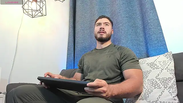 SebastianVilla  online show from February 18, 2025, 10:58 pm