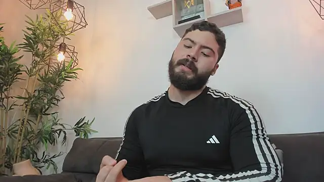 Snapshot of SebastianVilla_ chatting on May 26, 2026, 9:46 pm SebastianVilla online show from May 26, 2026, 9:46 pm