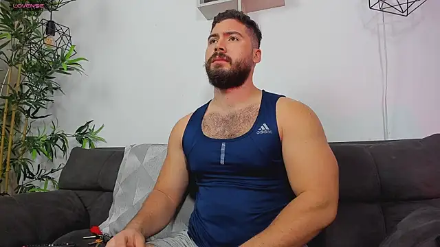 Snapshot of SebastianVilla_ chatting on May 14, 2026, 12:29 am SebastianVilla online show from May 14, 2026, 12:29 am