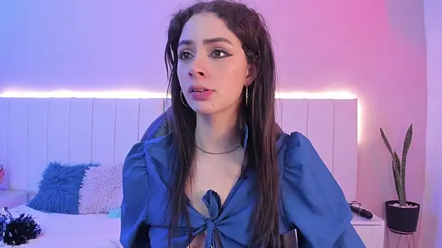 CAMILLEN PETTID online show from September 30, 2025, 9:32 pm