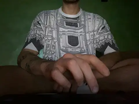 Snapshot of Drogon1000 chatting on December 3, 2025, 12:44 am Drogon1000 online show from December 3, 2025, 12:44 am