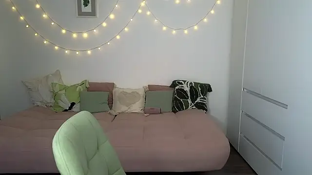 AliciaNewell online show from March 5, 2026, 2:46 pm