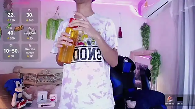 huge armound online show from October 6, 2025, 5:13 pm