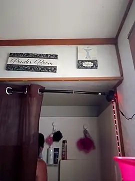 Snapshot of sweetkitty111 chatting on October 24, 2025, 5:45 pm sweetkitty111 online show from October 24, 2025, 5:45 pm