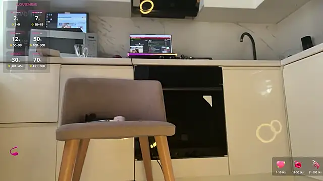 Snapshot of Marina- chatting on November 19, 2025, 8:36 am Marina- online show from November 19, 2025, 8:36 am