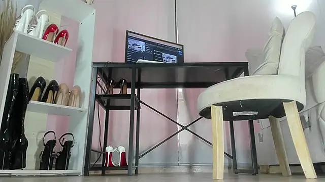 Snapshot of solsmithxx chatting on December 2, 2025, 7:48 pm solsmithxx online show from December 2, 2025, 7:48 pm