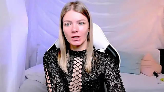 Snapshot of Lily_Daviss chatting on November 24, 2025, 2:11 am Lily Daviss online show from November 24, 2025, 2:11 am