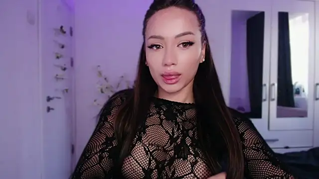 Snapshot of KaylaLaine chatting on November 1, 2025, 6:41 am KaylaLaine online show from November 1, 2025, 6:41 am