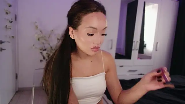 Snapshot of KaylaLaine chatting on November 3, 2025, 7:02 am KaylaLaine online show from November 3, 2025, 7:02 am