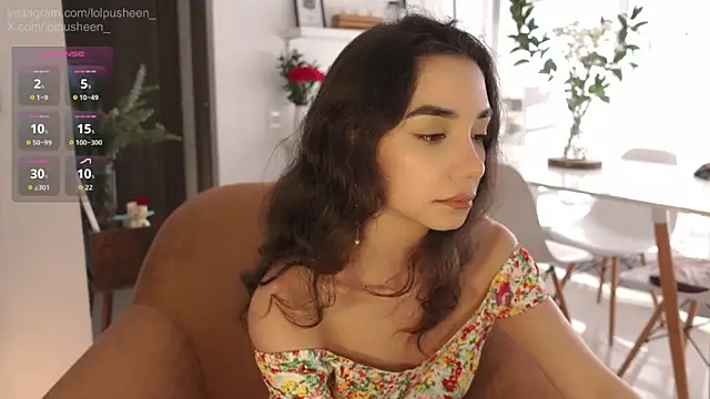 Snapshot of JulietteDee chatting on June 11, 2026, 9:34 pm JulietteDee online show from June 11, 2026, 9:34 pm